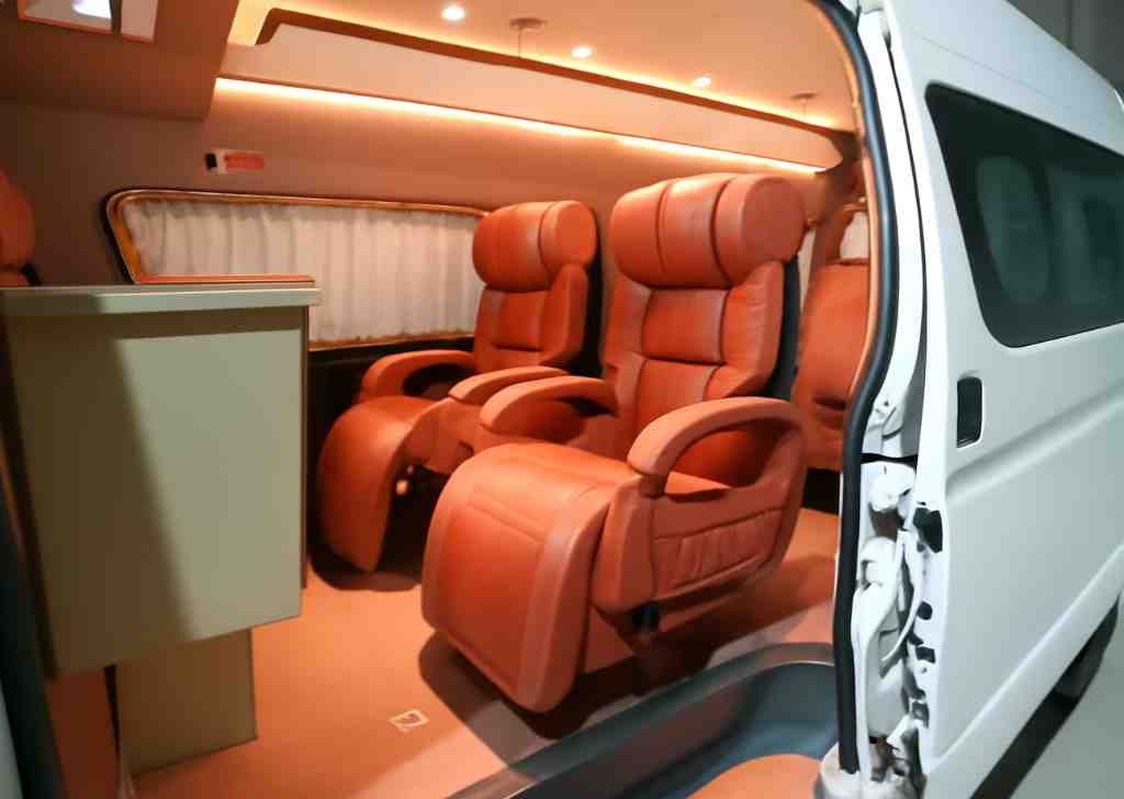 Sewa Mobil Toyota Hiace 16 seat