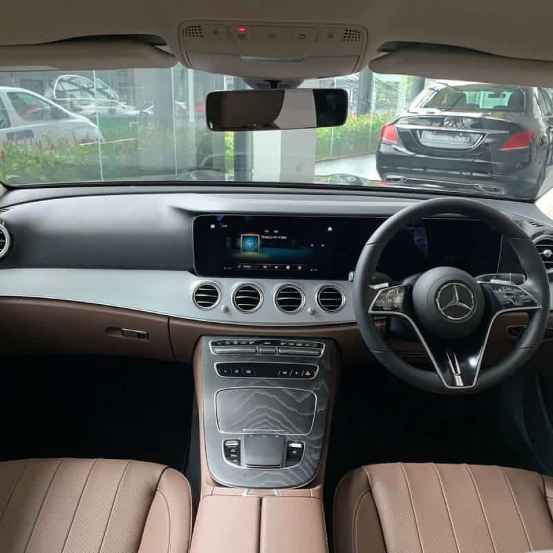 Interior Mercedes Benz E200 - Sprinter Car Rental Jakarta