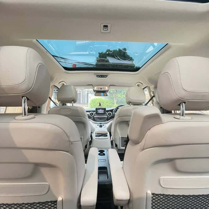 Interior Mercedes Benz V Class - Sprinter Car Rental Jakarta