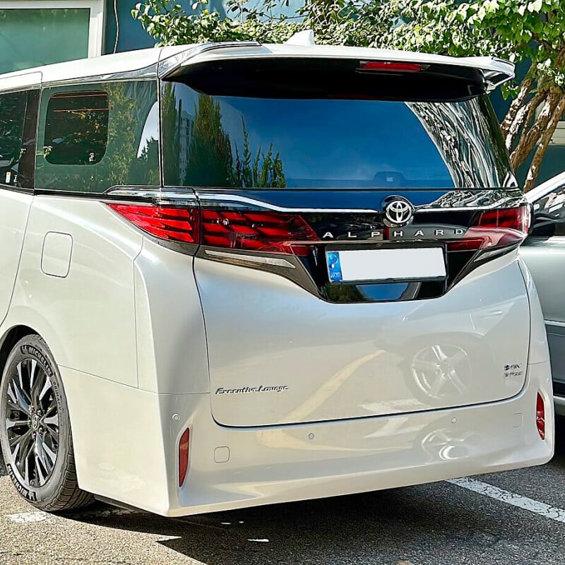 Sewa Mobil Alphard Hybrid Jakarta